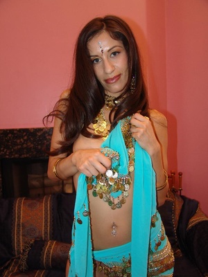 Gorgeous Indian Aruna bares it all to pl - XXX Dessert - Picture 4
