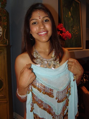 Exotic Indian model Mehla spreading her  - XXX Dessert - Picture 4