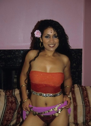 Hot assed Indian babe Cavita cramming he - Picture 1