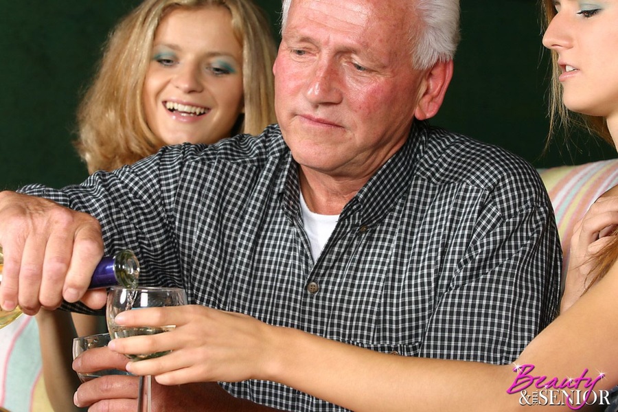 Teen sex free. Horny grey senior enjoys two - XXX Dessert - Picture 4