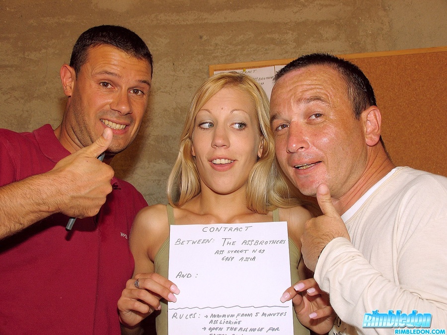 Lovely blonde teen gets picked up outdoors  - XXX Dessert - Picture 7