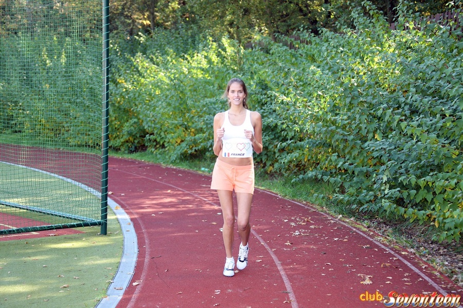 Sporty girl revealing her itchy snatch of t - XXX Dessert - Picture 1