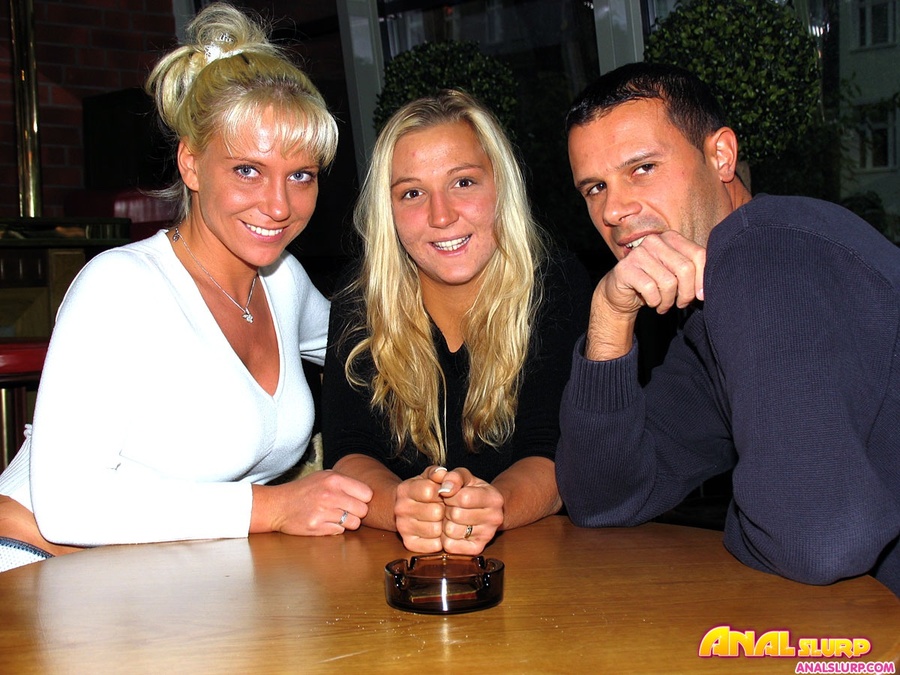 Screwing two silvertips of different age an - XXX Dessert - Picture 1