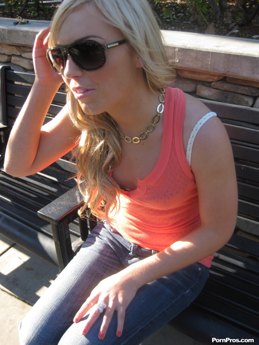 The raunchiest Rough Deep Throat love star  - XXX Dessert - Picture 1