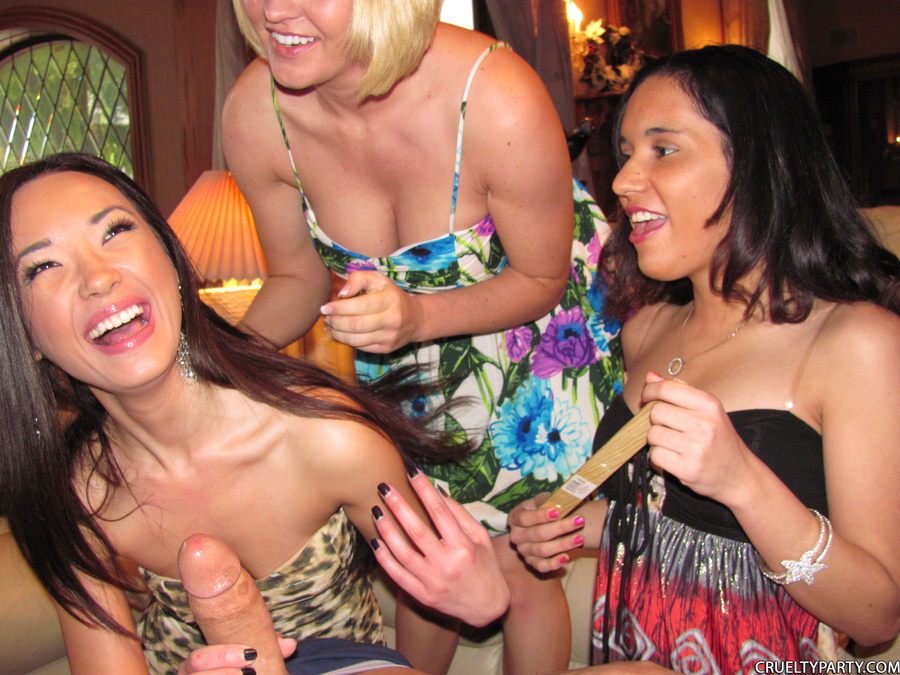 Relaxed party hotties with perfect boobs en - XXX Dessert - Picture 7