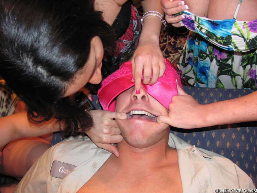 Relaxed party milfs made stripper dude to l - XXX Dessert - Picture 9