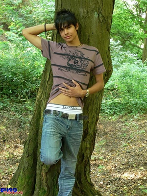 One of those sleeken gay men posing in the open air! - XXXonXXX - Pic 2