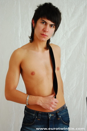 Handsome and sexually attractive gay cock quean posing before you! - Picture 3