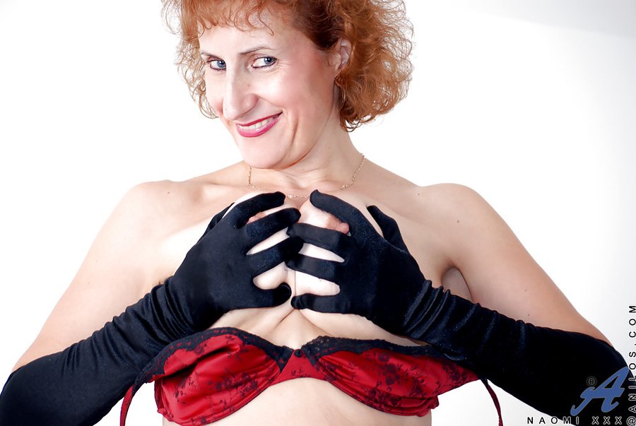 Curly mature mom big tits - XXXonXXX - Pic 4