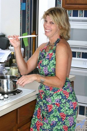 Wet ass mom - XXX Dessert - Picture 2