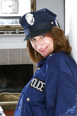 Mature police woman - XXXonXXX - Pic 3
