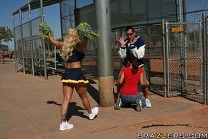 Canadian cheerleader anal - Picture 11