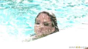 American voluptuous poolside - XXX Dessert - Picture 1