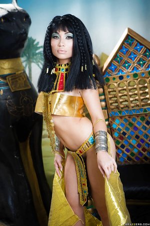 Asian busty cosplay - Picture 2