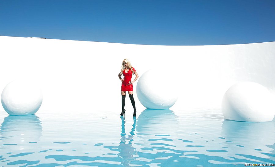 Curvy canadian blonde - XXXonXXX - Pic 1