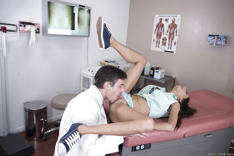 Beautiful doctor handjob - XXX Dessert - Picture 8