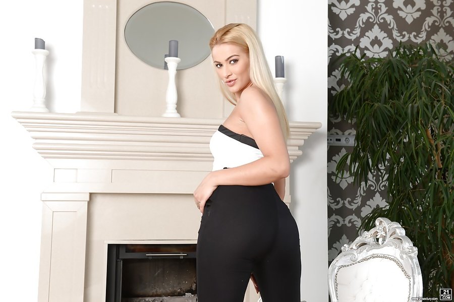 Blonde serbian pornstar - XXX Dessert - Picture 4