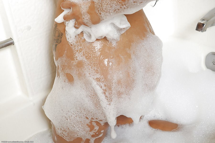 Voluptuous amateur brunette big tits - XXX Dessert - Picture 2