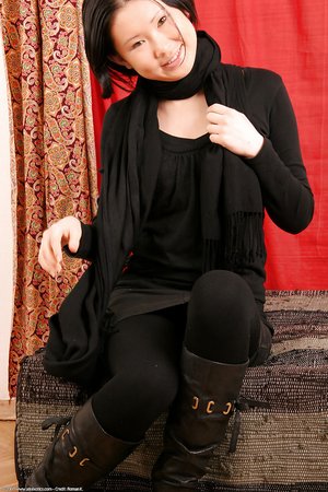 Petite amateur pantyhose - XXX Dessert - Picture 1