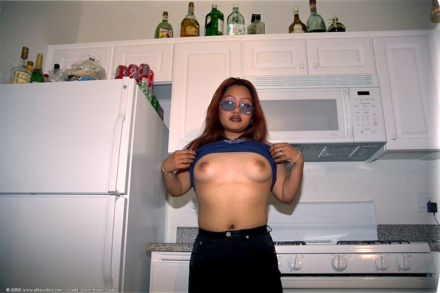 Model hairy cunt - XXX Dessert - Picture 2