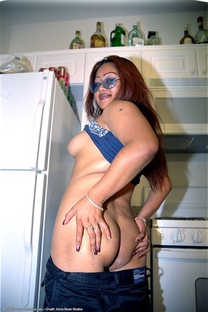 Model hairy cunt - XXX Dessert - Picture 3