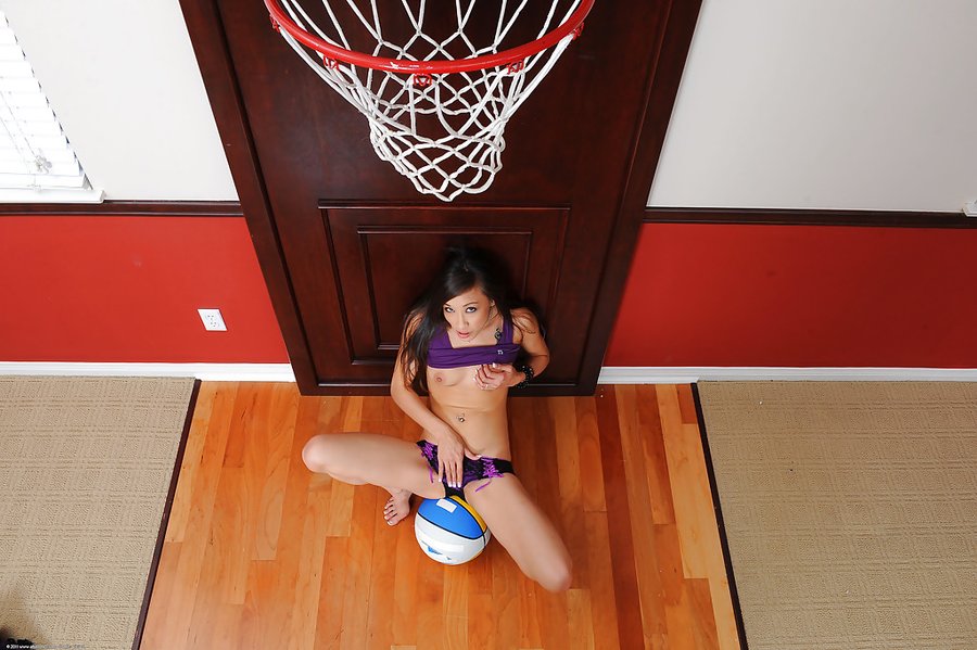 Tiny tits naked basketball - XXXonXXX - Pic 7