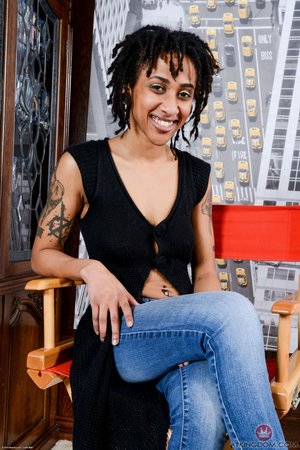 American beautiful brunette big tits - XXXonXXX - Pic 1