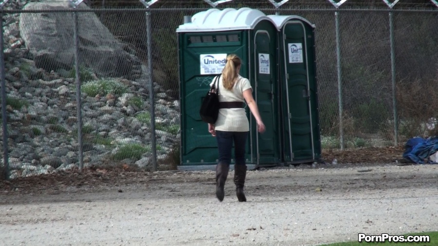 Spy sex. Lock the door slut. - XXX Dessert - Picture 2