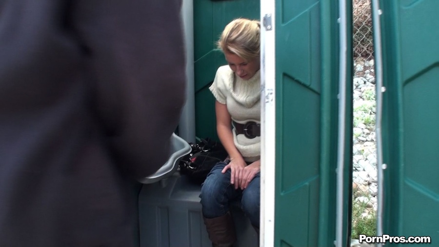 Spy sex. Lock the door slut. - XXX Dessert - Picture 6