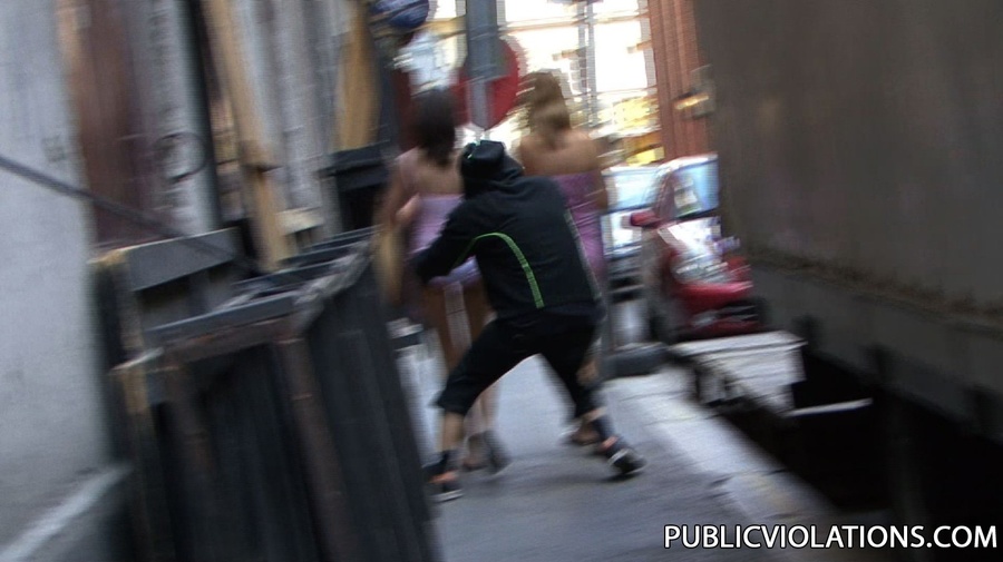 Outdoor public sex. She was kinda asking fo - XXX Dessert - Picture 4