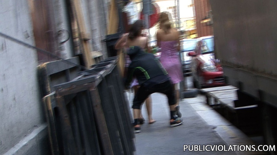 Outdoor public sex. She was kinda asking fo - XXX Dessert - Picture 5