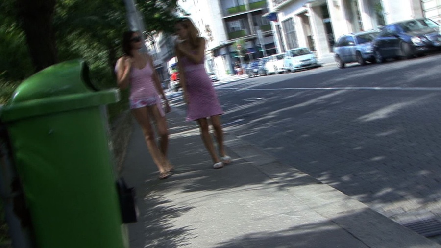 Porn in public. Blonde lesbian gets sharked - XXX Dessert - Picture 3