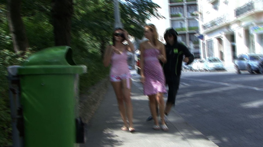 Porn in public. Blonde lesbian gets sharked - XXX Dessert - Picture 6