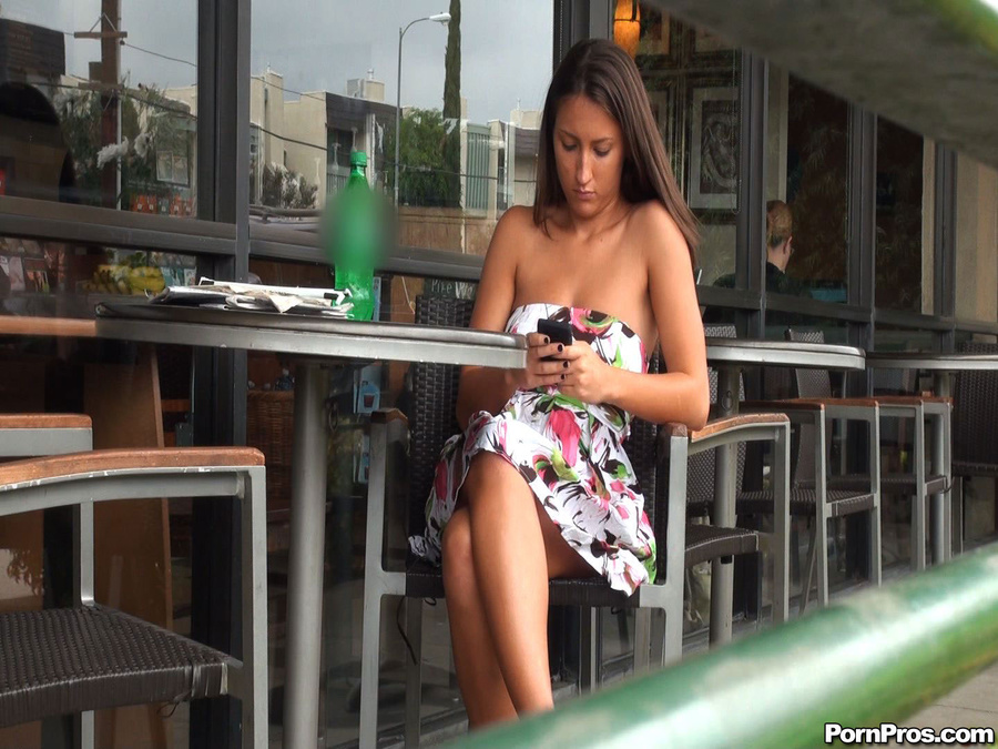 Sexpublic. Texting bitch gets public cum di - XXX Dessert - Picture 6