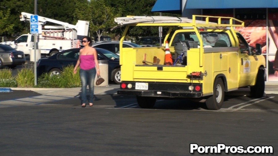 Voyeur. MILF Gets Owned. - XXX Dessert - Picture 8