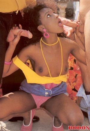 Vintage porn classic. A retro ebony chic - XXX Dessert - Picture 4