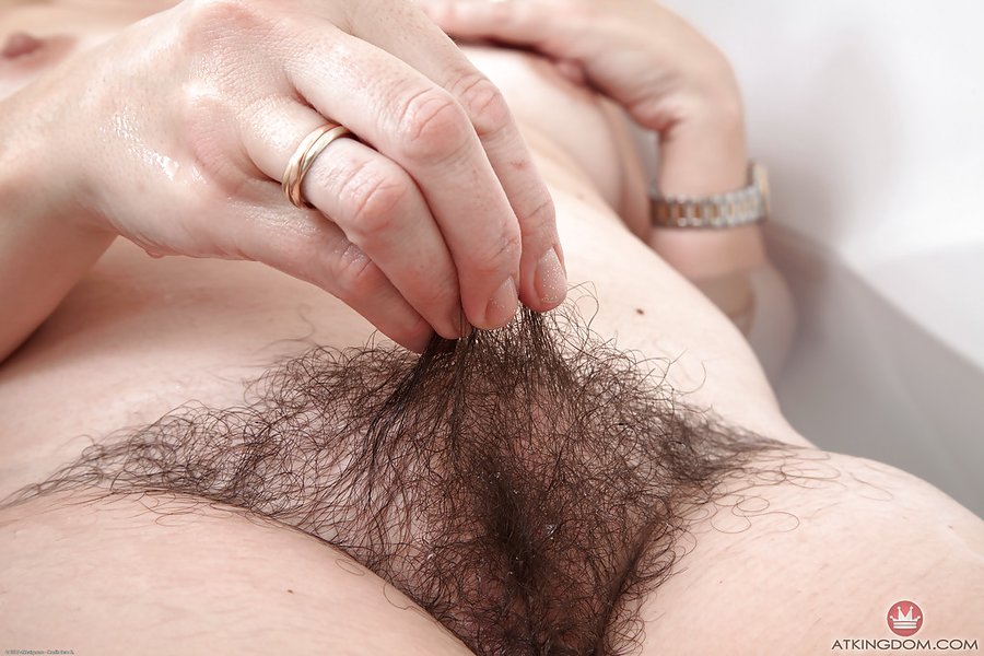 Mature wet armpits - XXX Dessert - Picture 3