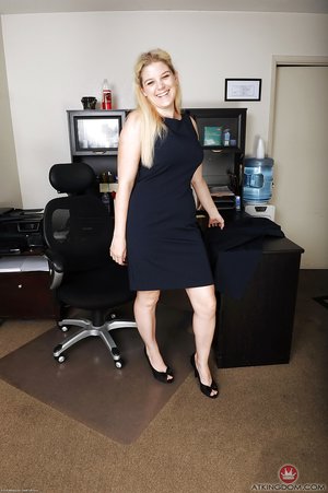 American chunky secretary - XXX Dessert - Picture 3