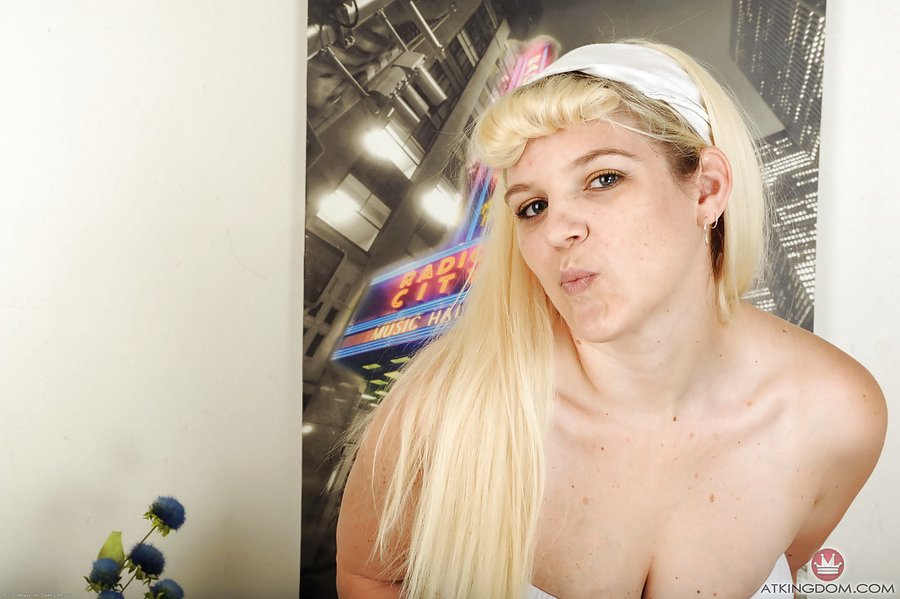 American plump mature blonde - XXX Dessert - Picture 1