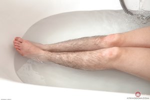 Wet legs mature - Picture 4