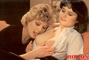 Vintage porn. Two horny retro lesbians e - Picture 4
