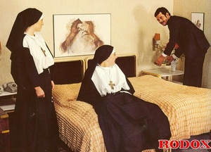 Hardcore sex. Retro nuns pleasing the ho - Picture 7