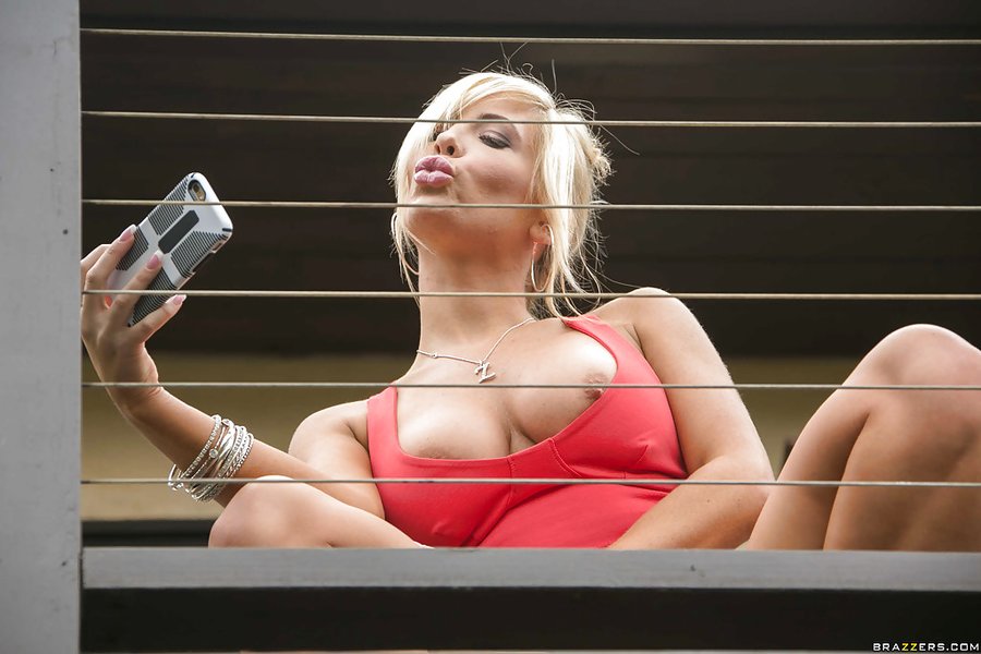 Hot topless blonde - XXX Dessert - Picture 16