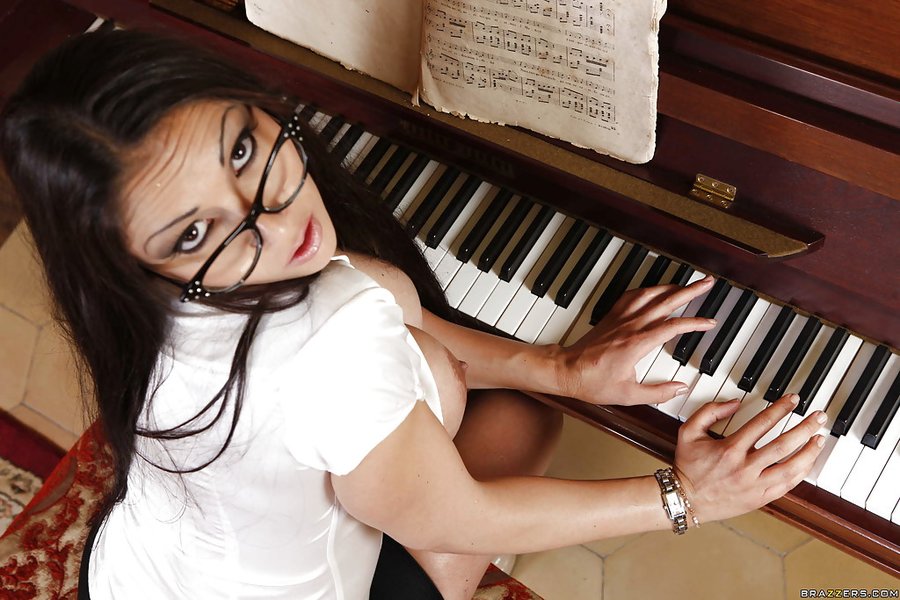 Spaniard marta la croft tits - XXXonXXX - Pic 9