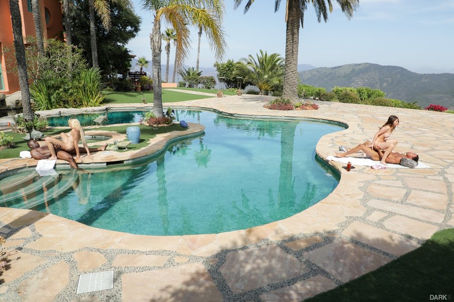 Blonde bbc blowjob - XXX Dessert - Picture 5