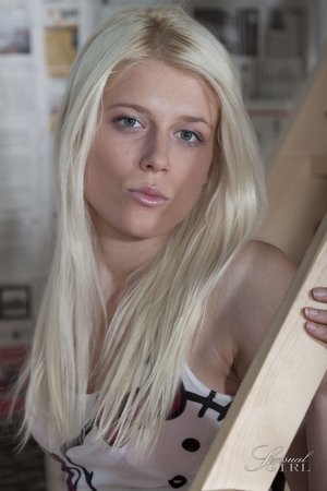 Naughty hot czech blonde - Picture 1