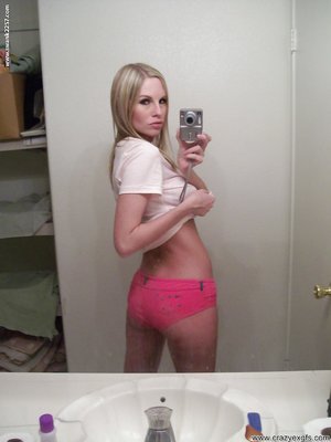 American horny stunning girlfriend - Picture 2