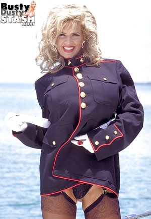 American huge boobs uniform - Picture 3