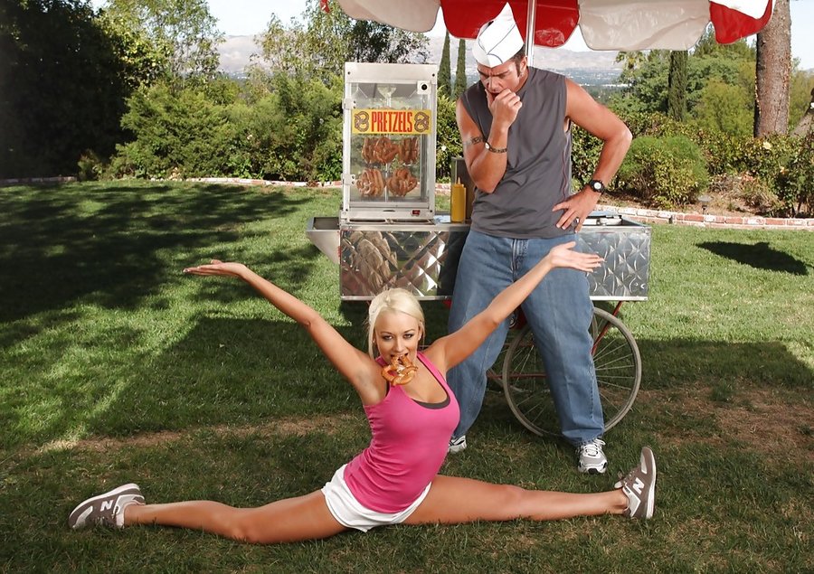 American flexible tight shorts - XXXonXXX - Pic 3