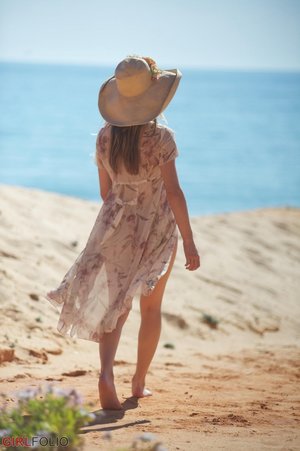American pretty hot beach babe - XXXonXXX - Pic 8